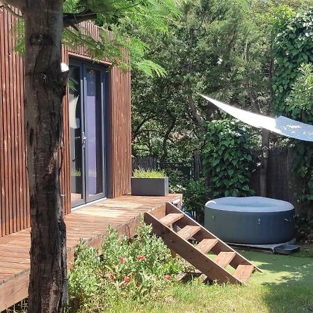 Joli Studio Climatise Avec Jacuzzi Prive Et Entree Independante Fréjus Eksteriør billede