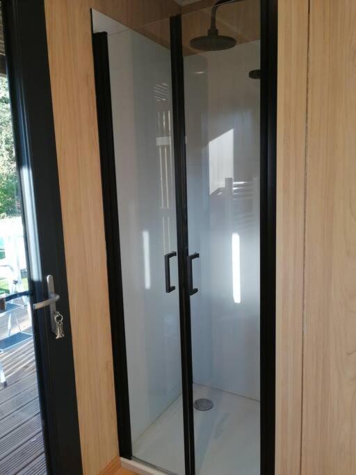 Joli Studio Climatise Avec Jacuzzi Prive Et Entree Independante Fréjus Eksteriør billede