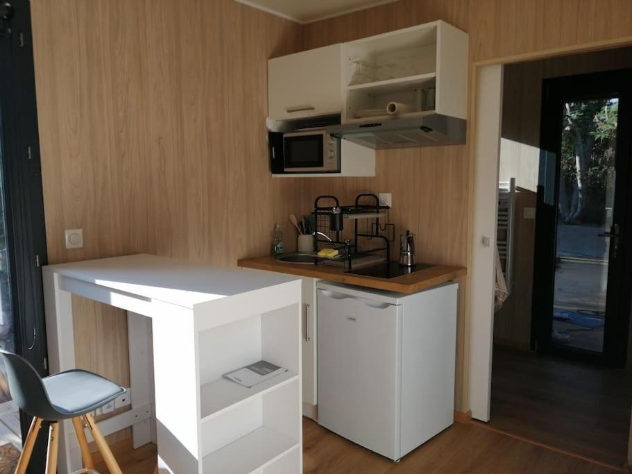 Joli Studio Climatise Avec Jacuzzi Prive Et Entree Independante Fréjus Eksteriør billede