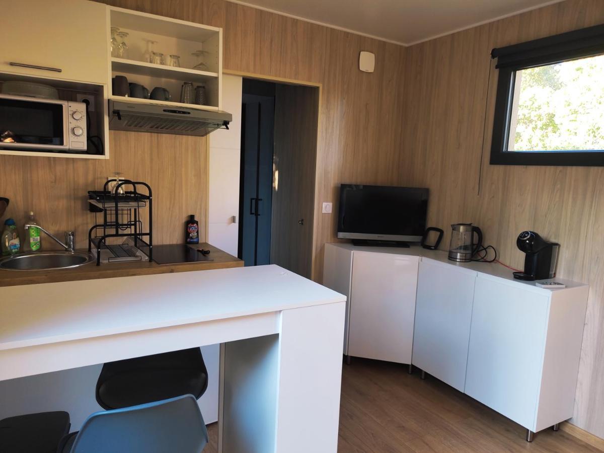 Joli Studio Climatise Avec Jacuzzi Prive Et Entree Independante Fréjus Eksteriør billede