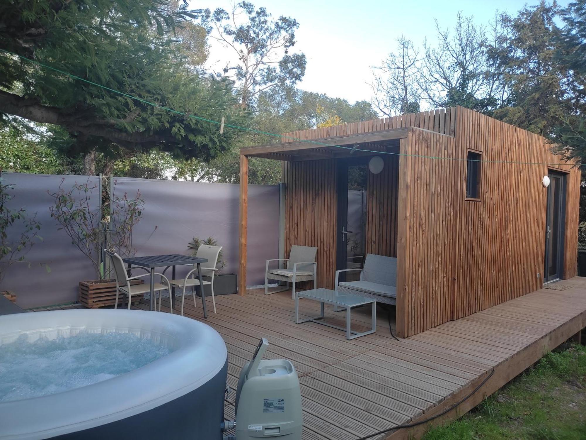 Joli Studio Climatise Avec Jacuzzi Prive Et Entree Independante Fréjus Eksteriør billede