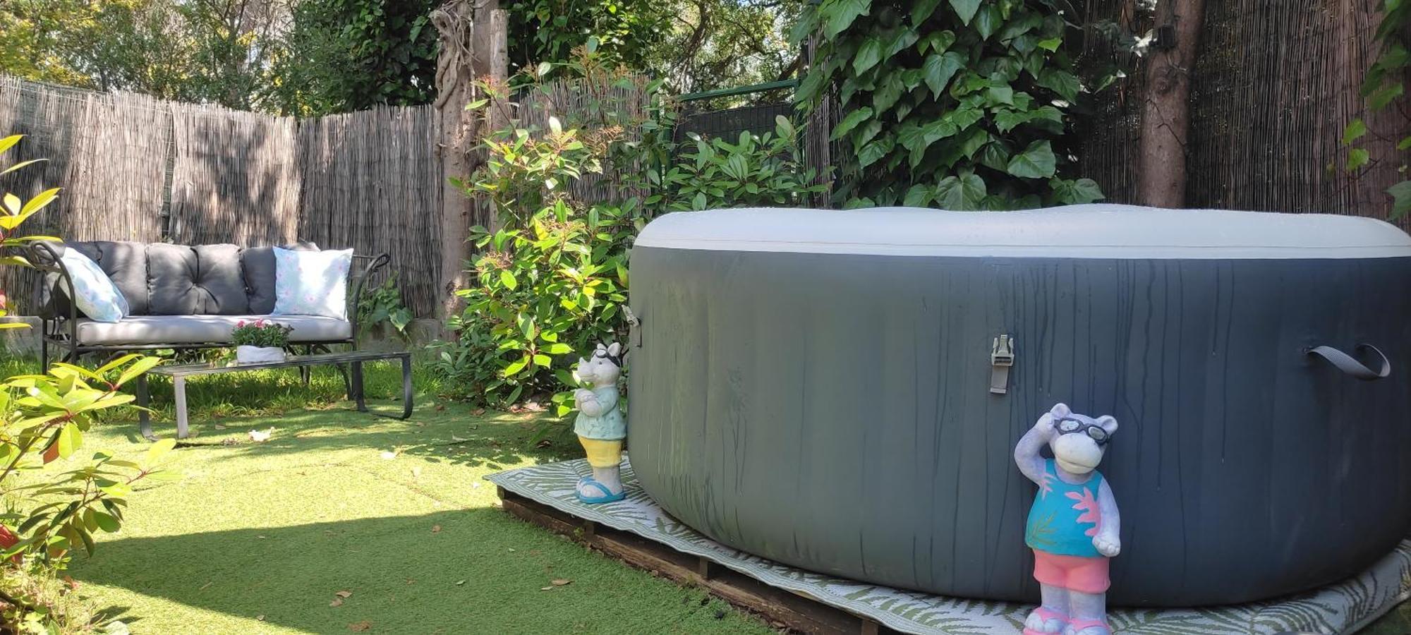 Joli Studio Climatise Avec Jacuzzi Prive Et Entree Independante Fréjus Eksteriør billede
