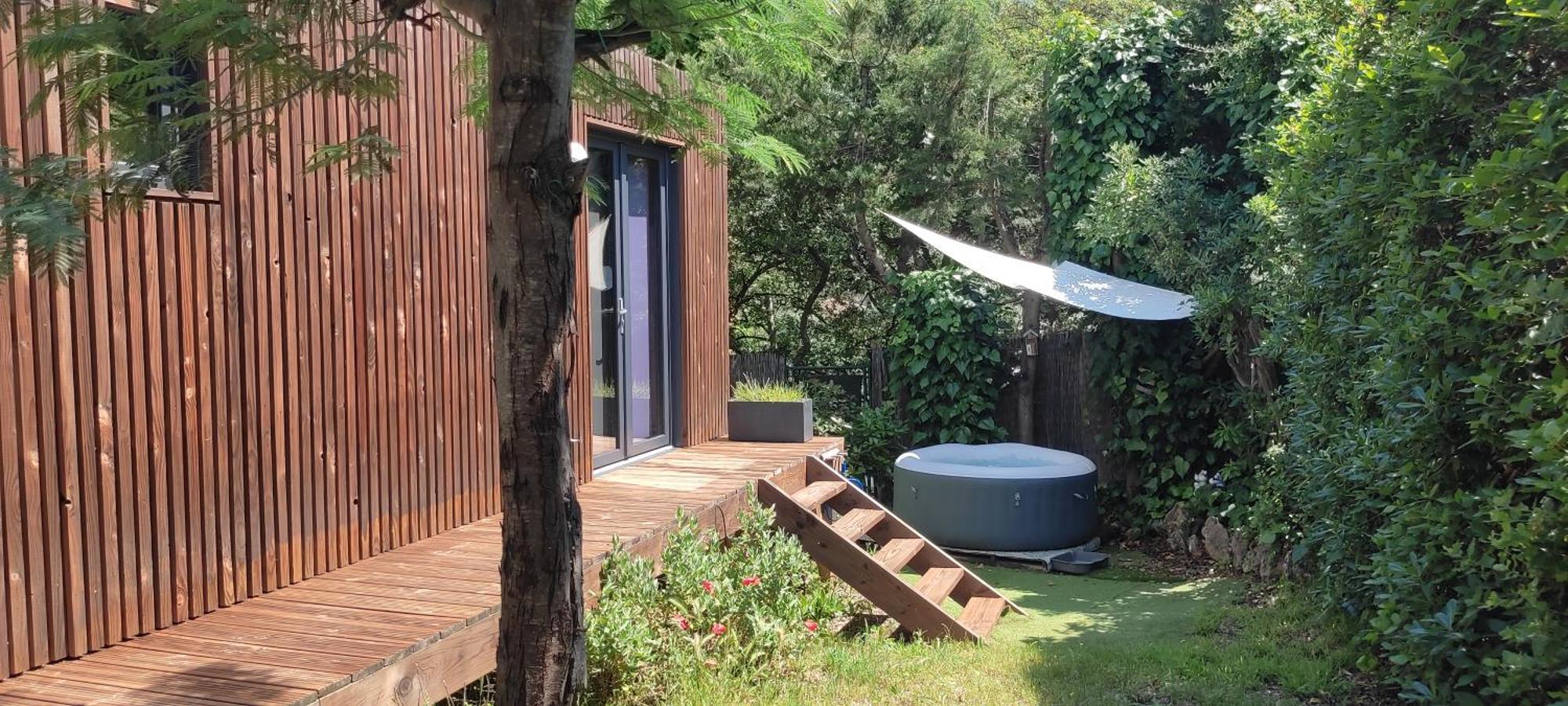 Joli Studio Climatise Avec Jacuzzi Prive Et Entree Independante Fréjus Eksteriør billede